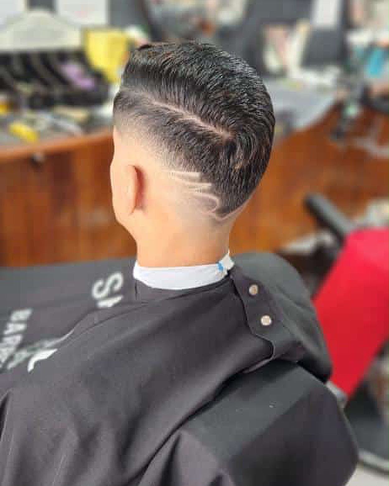 Corte degradê com detalhe na nuca